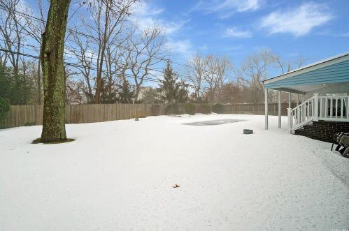 22 Ellen Pl, San Remo NY  11754-3606 exterior