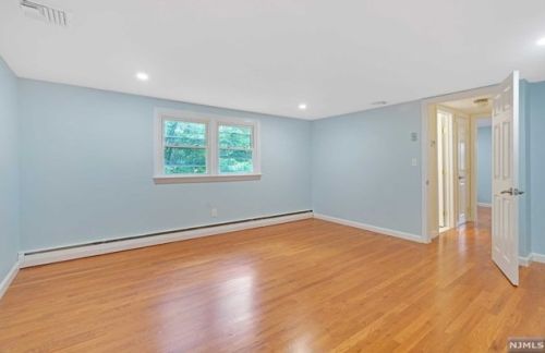 215 Hiawatha Blvd, Oakland NJ  07436-3619 exterior