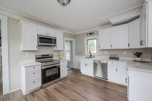 16 Acre St, Bennington NH  03442-4100 exterior