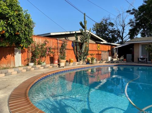 1101 Walnut Ave, Glendora CA  91741-3714 exterior