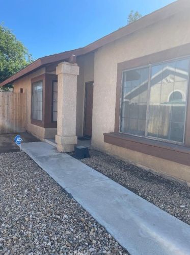 13883 Starshine Dr, Victorville, CA 92392-8558
