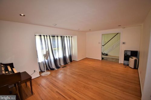 13 Saxony Dr, Riverton NJ  08077-4389 exterior