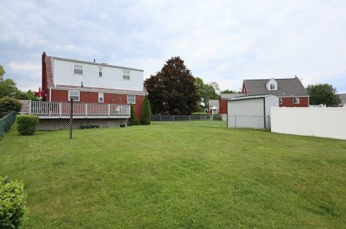 303 Sceneridge Rd, Mckeesport PA  15133-2221 exterior