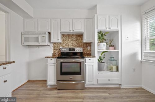 123 Davis Ave, Leesburg VA 20175-3405 exterior