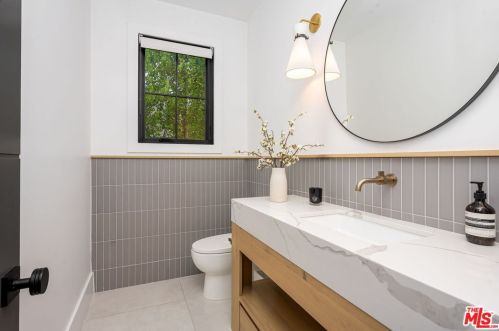 4910 Texhoma Ave, Van Nuys CA  91316-3740 exterior