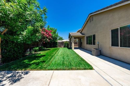 3053 Stanley Ave, Fresno CA  93737-9284 exterior