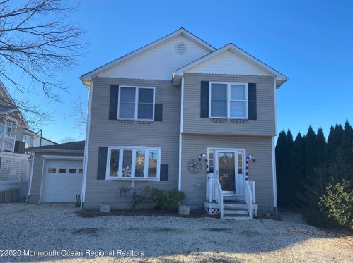20 Perry Dr, Bricktown, NJ 08723-7522