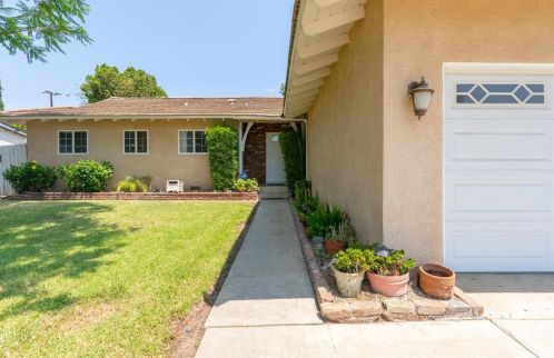 25842 26th St, San Bernardino, CA 92404-3434