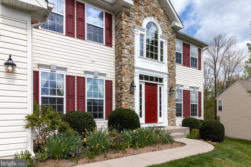 4 Huntingdon Ct, Boothwyn, PA 19061-2520