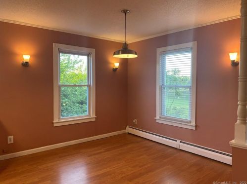 96 Charter Oak St, Manchester CT  06040-6211 exterior