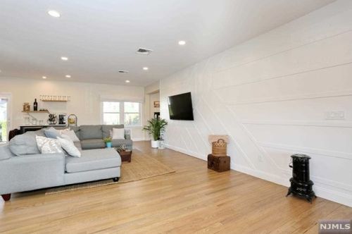38 Radburn Rd, Ridgewood NJ  07452-3417 exterior
