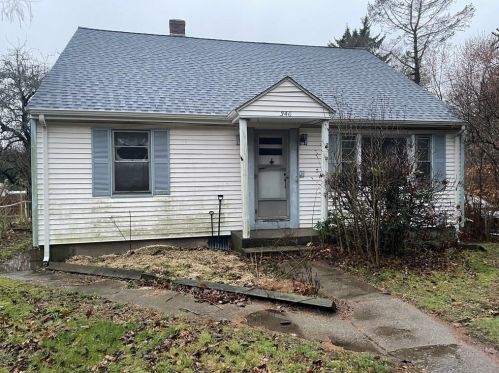 346 Mendon Rd, Cumberland, RI 02864-6214