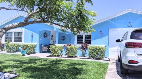 3620 Landale Dr, Tarpon Springs, FL 34691-1213