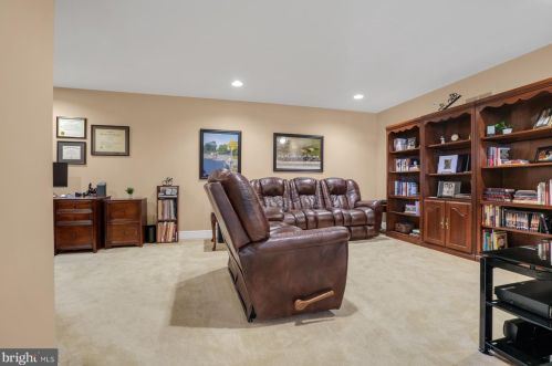 212 Hopewell Dr, Collegeville PA  19426-2852 exterior