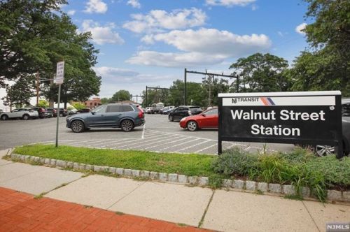 97 Frst St, Montclair NJ 07042-3858 exterior