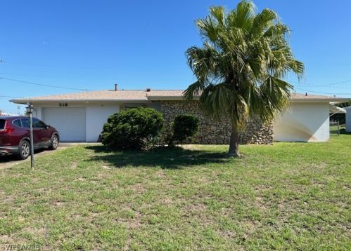 218 Fireside Ct, Lehigh Acres, FL 33936-7004