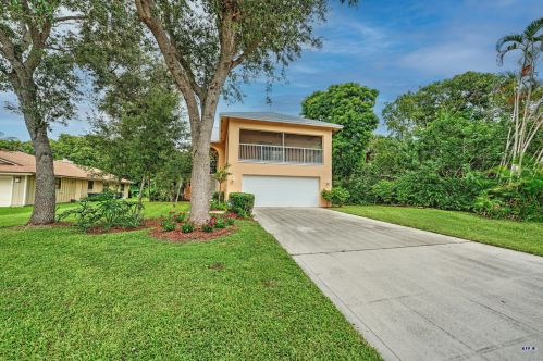 2555 Prosperity Oaks Ct, West Palm Beach, FL 33410-4424