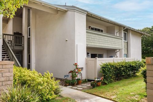 8644 Portola Ct, Huntington Beach CA  92646-5676 exterior