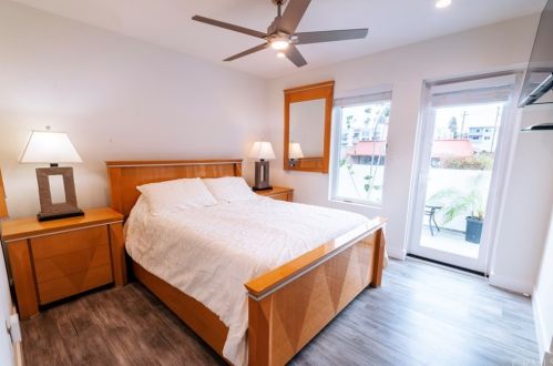 6160 Pacific Coast Hwy, Redondo Beach CA  90277-5907 exterior