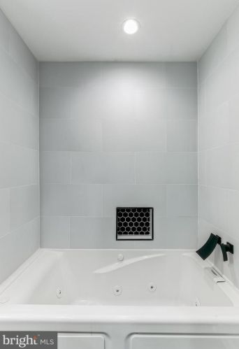 602 Annin St, Philadelphia PA  19147-4809 exterior