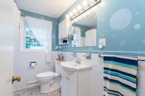 135 Brookside Dr, North Kingstown RI  02852-2005 exterior