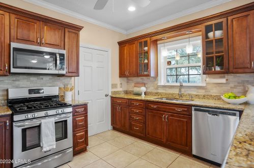 1089 Otter Cir, Beaufort SC  29902-5861 exterior