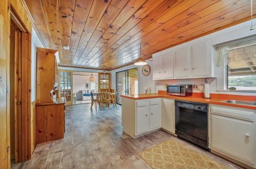 44 Roberts Cove Rd, Wakefield NH  03872-4741 exterior