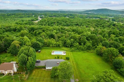 257 Osborne Hill Rd, Fishkill NY  12524-2510 exterior