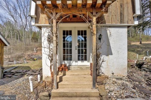 2695 Hemlock Dr, Palmerton PA  18071-9408 exterior