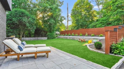 132 Woodland Dr, Pleasantville NY  10570-3612 exterior