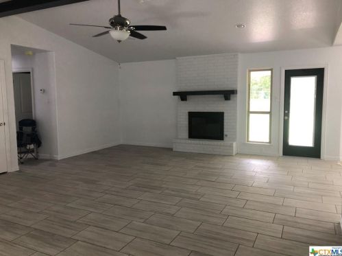1715 Redwood St, Seguin TX  78155-5243 exterior