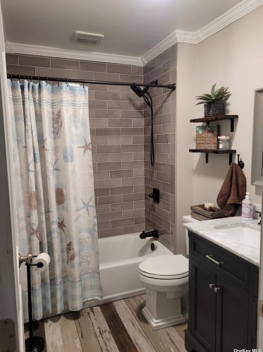 54 Oleeta Rd, Mount Sinai NY  11766-2507 exterior