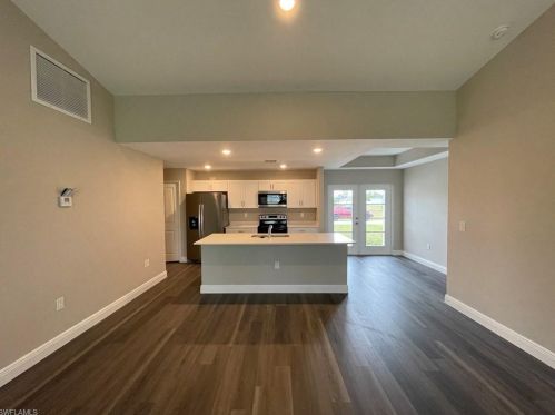 3913 10th Pl, Cape Coral FL  33904-5197 exterior