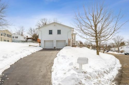 1 Hillside Dr, Thiells, NY 10984-1431