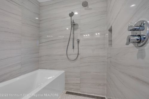 49 Cherokee Ln, Bricktown NJ  08724-4405 exterior