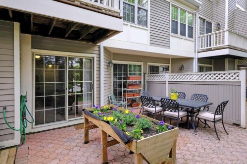 1408 Pondcrest Ln, White Plains NY  10607-1357 exterior