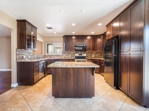 44112 Precise St, Lancaster CA  93536-6046 exterior