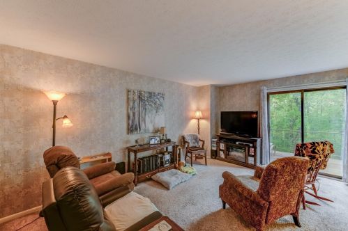 200 Shaker Heights Ln, Covington, KY 41017-2236