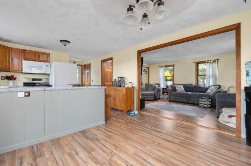 37 Plant St, Cumberland RI  02864-1910 exterior