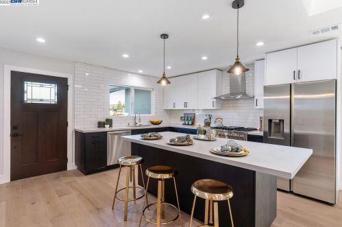 7298 Tamarack Dr, Pleasanton CA  94568-1749 exterior