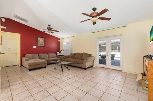 107 Ridgecrest Dr, Fort Pierce FL  34953-5450 exterior