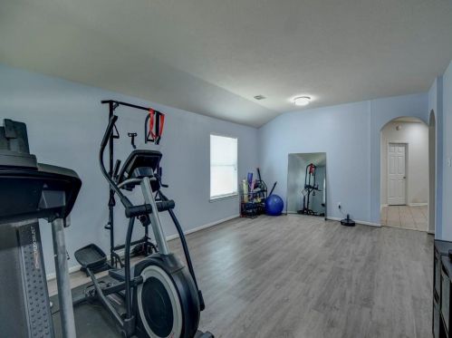 6804 Adella Ct, Pearland TX 77584-3213 exterior