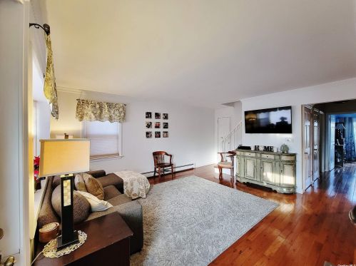160-15 96th St, Jamaica, NY 11414-1724