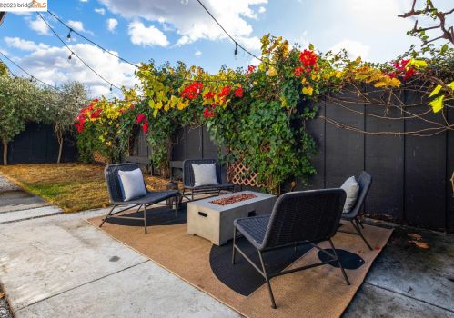 1077 57th St, Oakland CA  94608-2744 exterior