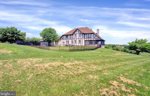 11 Thrush Dr, Carlisle PA  17015-7653 exterior