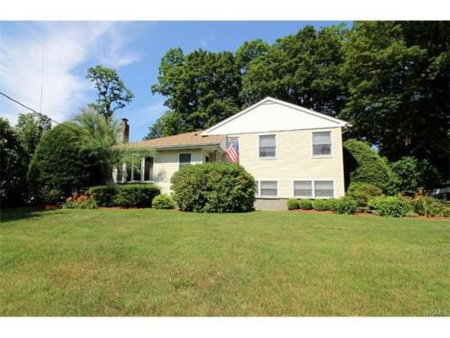 9 Concord Dr, Mahopac, NY 10541-2027