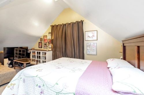 94 Waldorf Ave, Floral Park NY  11003-1519 exterior