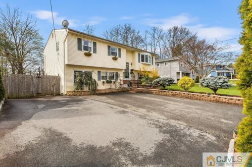 13 Birch Hill Rd, East Brunswick, NJ 08816-4218
