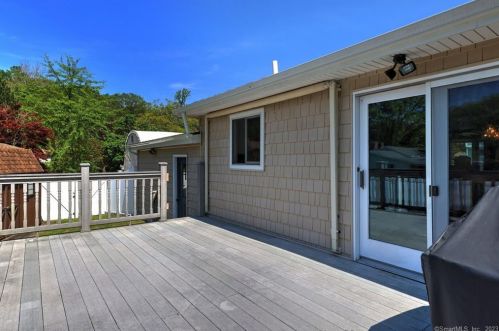 51 Westwood Rd, Milford CT  06461-2752 exterior