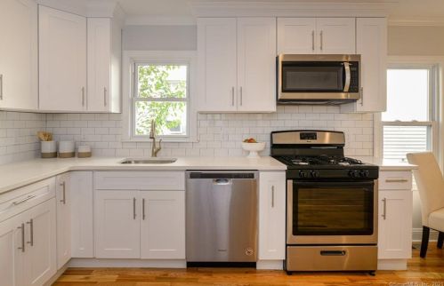 94 Cleveland Ave, Bridgeport CT  06606-5209 exterior